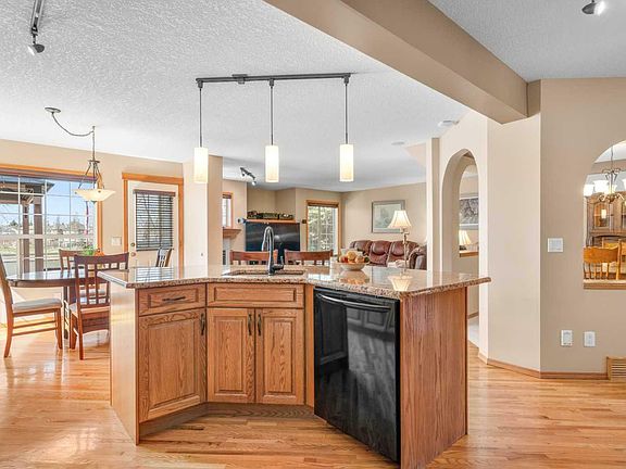 5th image of 56 Harvest Lake Cres NE