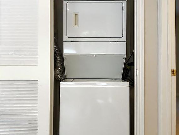 5th image of 4636 Cahuenga Blvd