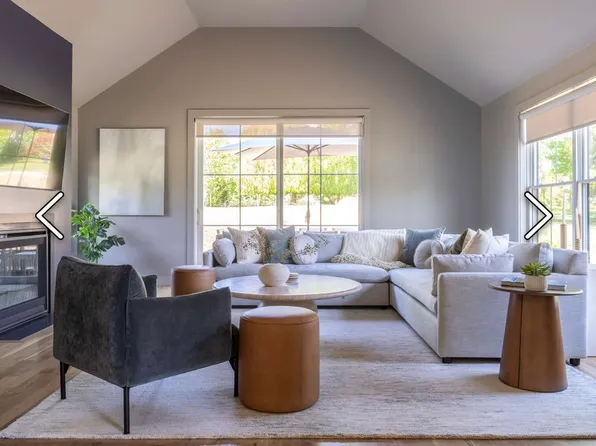 557 Bristol Ferry Rd, Portsmouth, RI