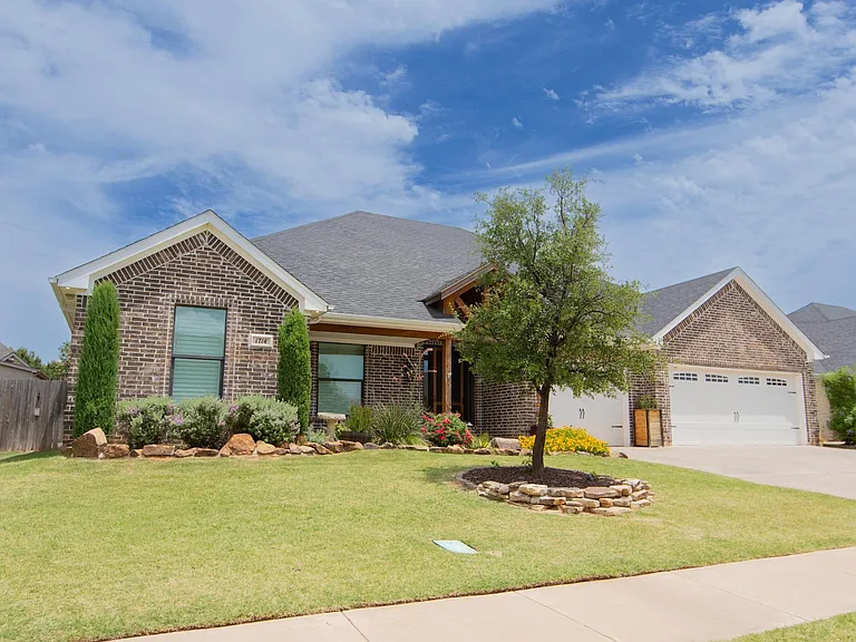 1714 Shoal Creek Dr — Photo 1