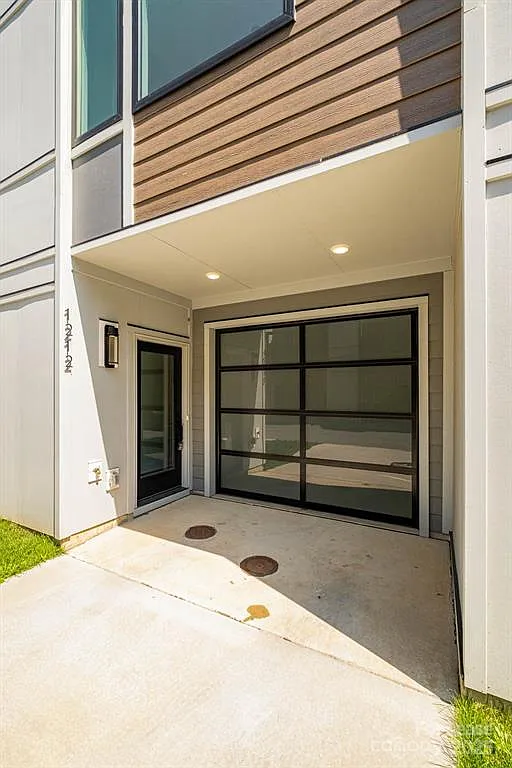 3 bed, 3.5 bath, 1756 sqft, $4,000 — Photo 1