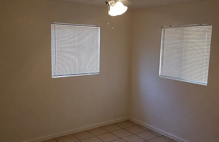 114 W Riley Dr — Photo 7