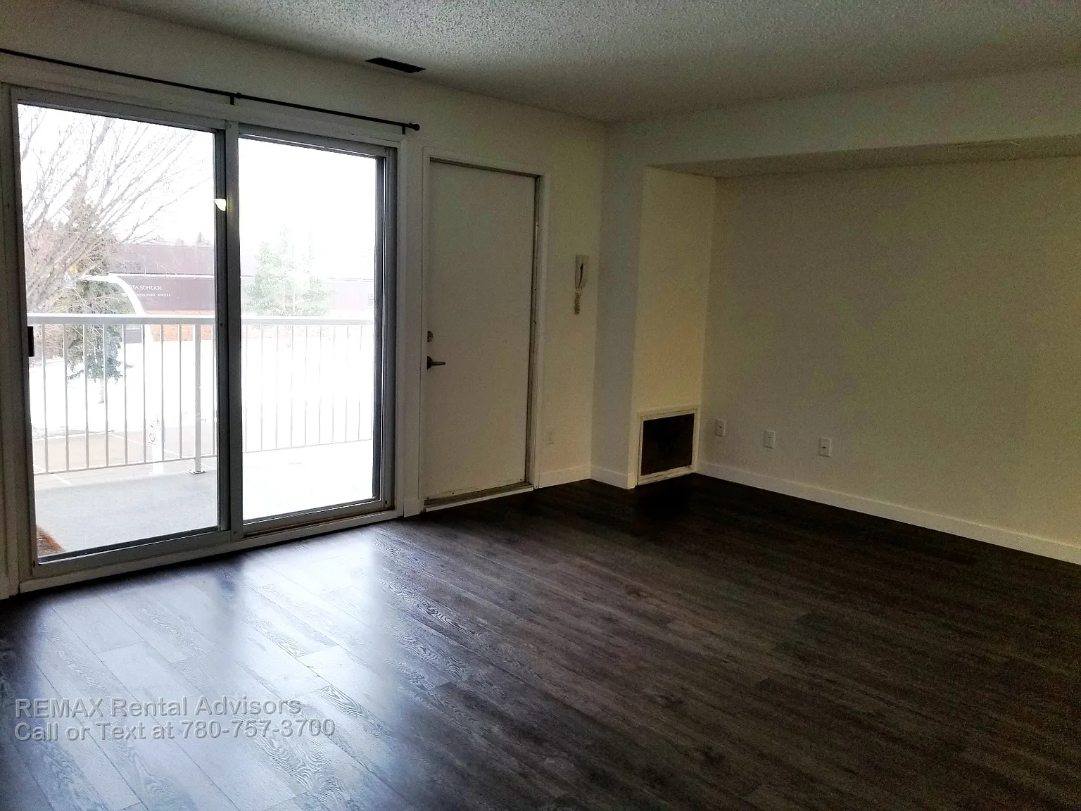 #201 1396 Knottwood Road East Northwest — Photo 4