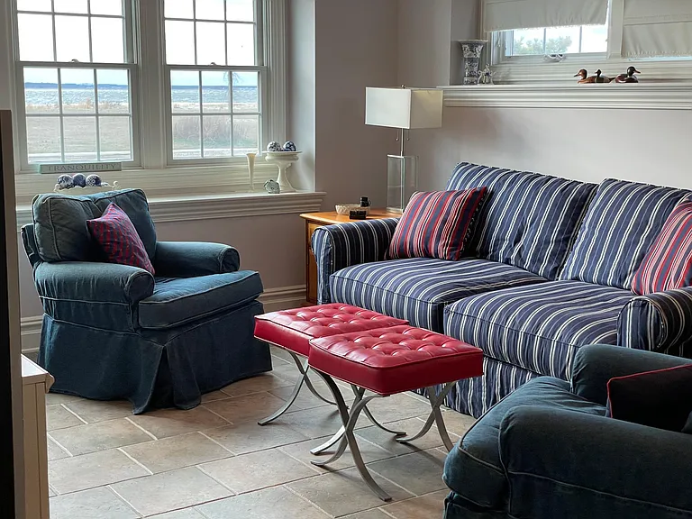 great family area to relax, converse or watch tv