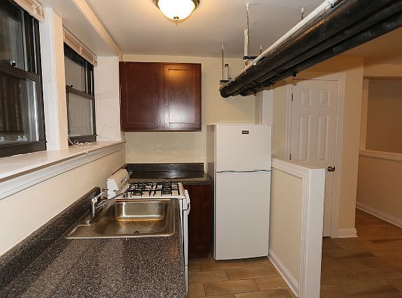 4th image of 4415 N Wolcott Ave #G