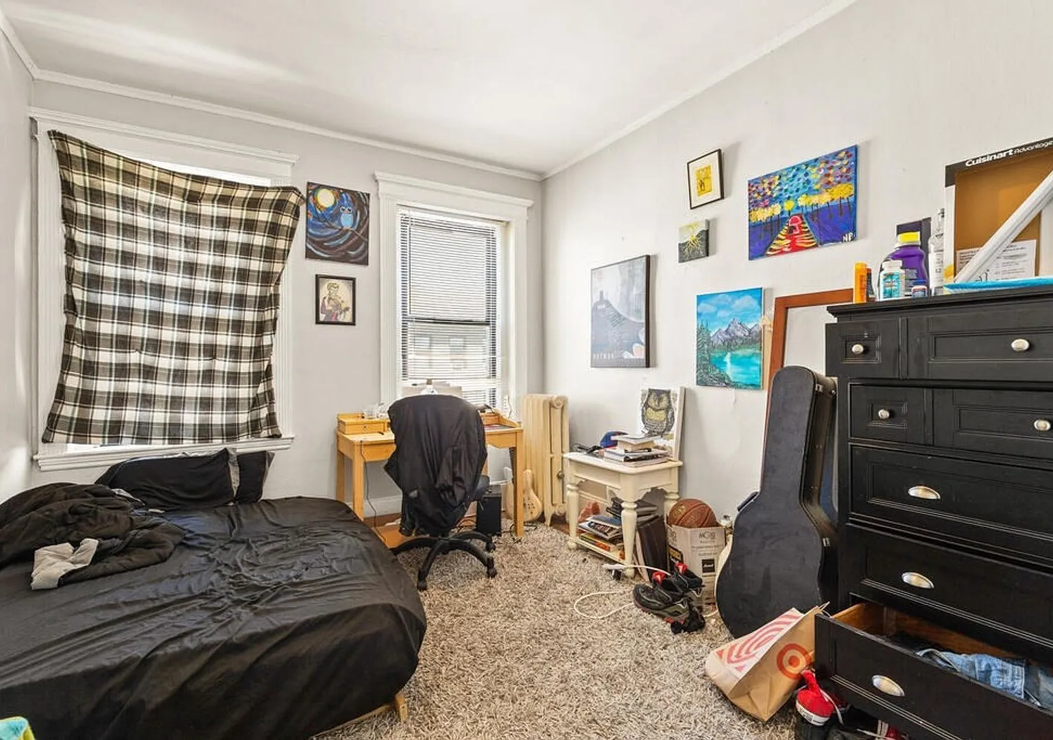Nice 4 bed in Allston — Photo 3
