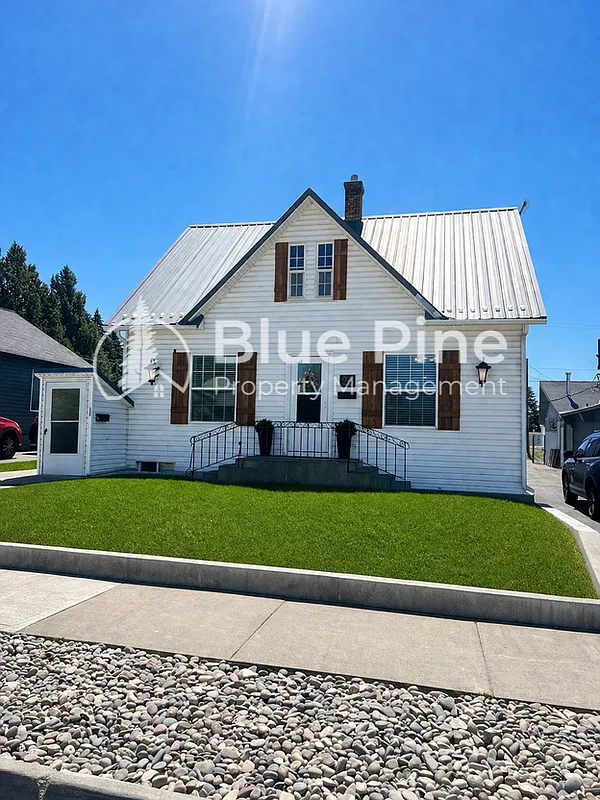 4 bed, 1.0 bath, 1445 sqft, $1,695 — Photo 1