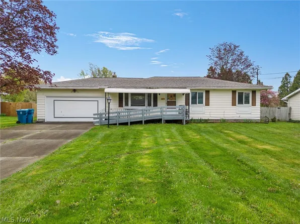 2974 Greenridge Rd, Barberton, OH 44203