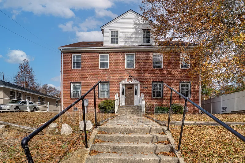 814 Sunset Ave #1