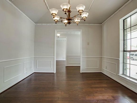 Dining room has space for your buffet and china cabinet. Ideal home for entertaining.