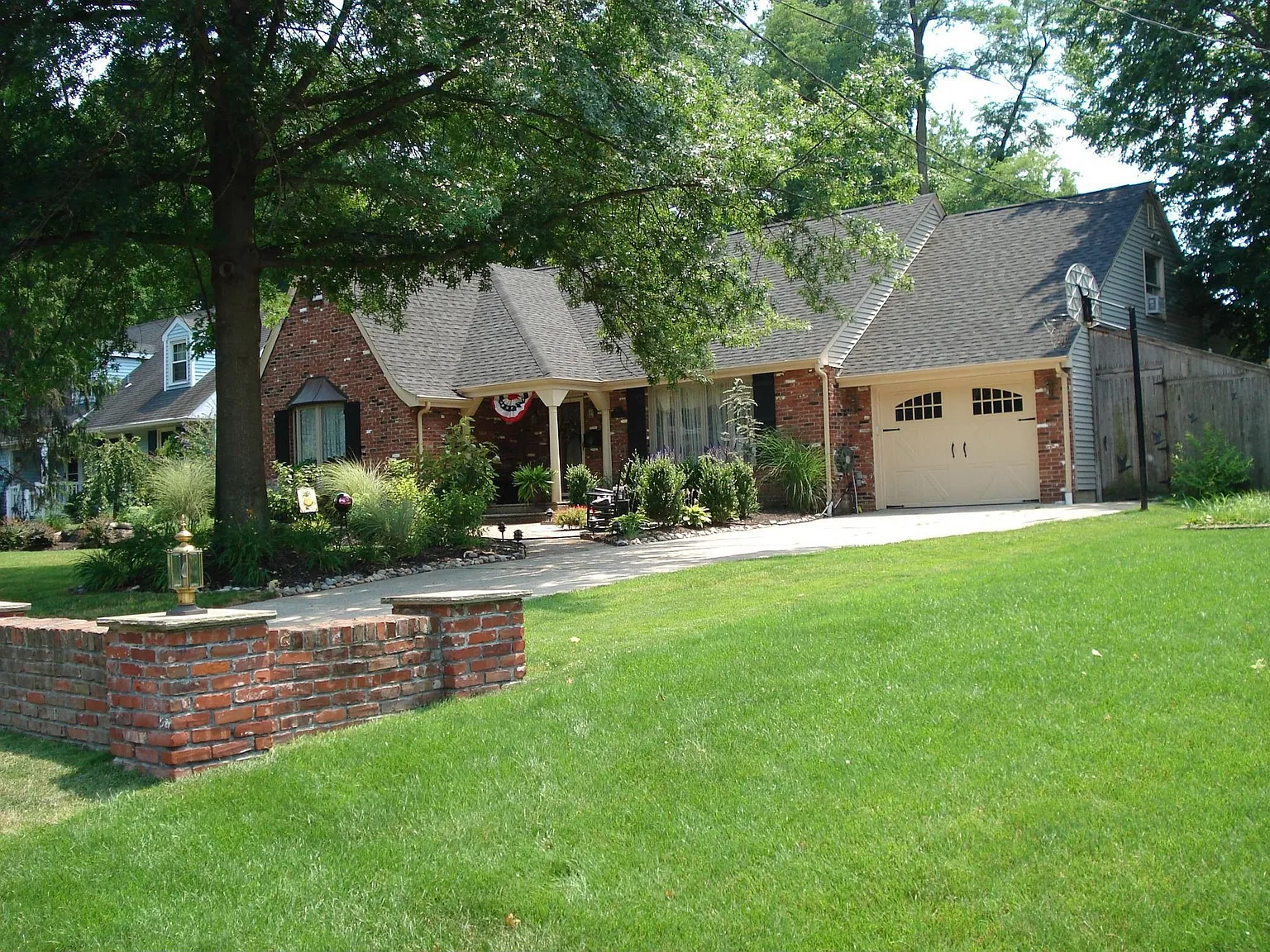 316 Oak Ave photo 1