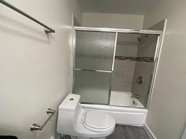 Tarzana Terrace Apartments — Photo 32