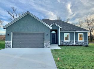 1402 8th Ter, Oak Grove, MO 64075