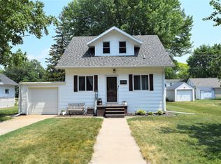 707 N Carver St, Winthrop, MN 55396