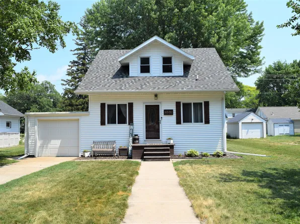 707 N Carver St, Winthrop, MN 55396