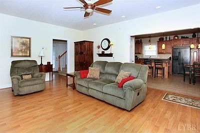 4th image of 106 Wyndhurst Dr