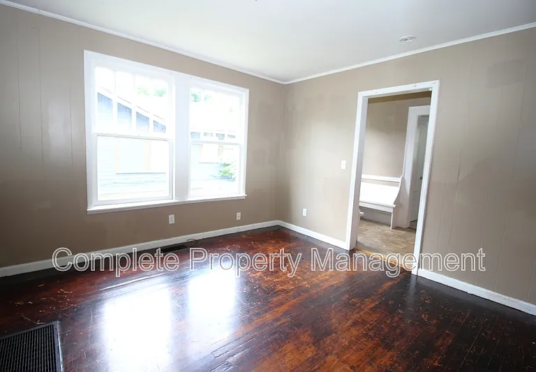 8211 Rugby Ave — Photo 4