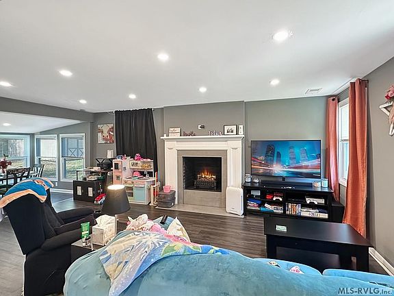 3rd image of 183 Ogburn Dr