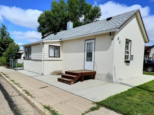 322 S 12th St, Bismarck, ND 58504