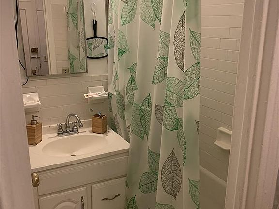 5th image of 322 W 77th St APT 3A