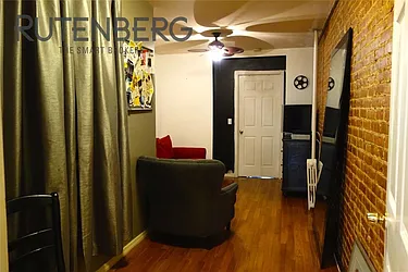 Rented by R New York