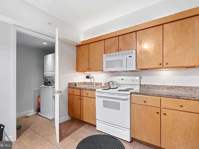 616 E St NW #304 — Photo 23
