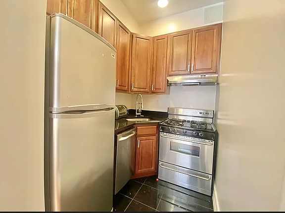 2nd image of 112 W 80th St #4K