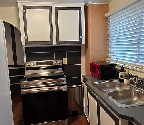 5th image of 2514 Van Lennen Ave APT C