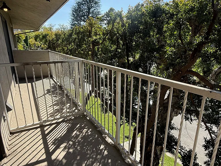 10481 Riverside Dr #10481 — Photo 10