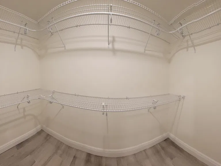 Walk in closet Master bedroom