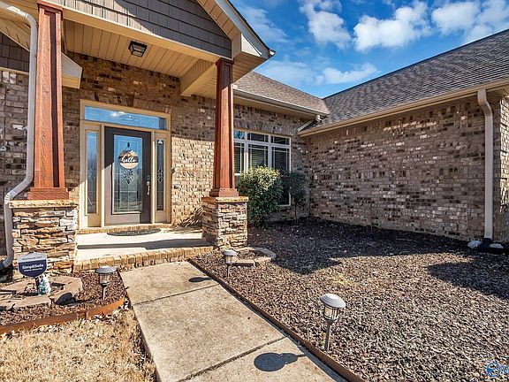 3rd image of 205 Maplebrook Dr