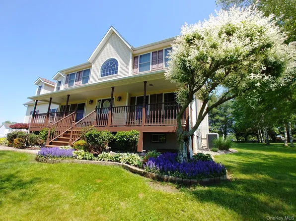7 Victorian Court, Milton, NY 12547
