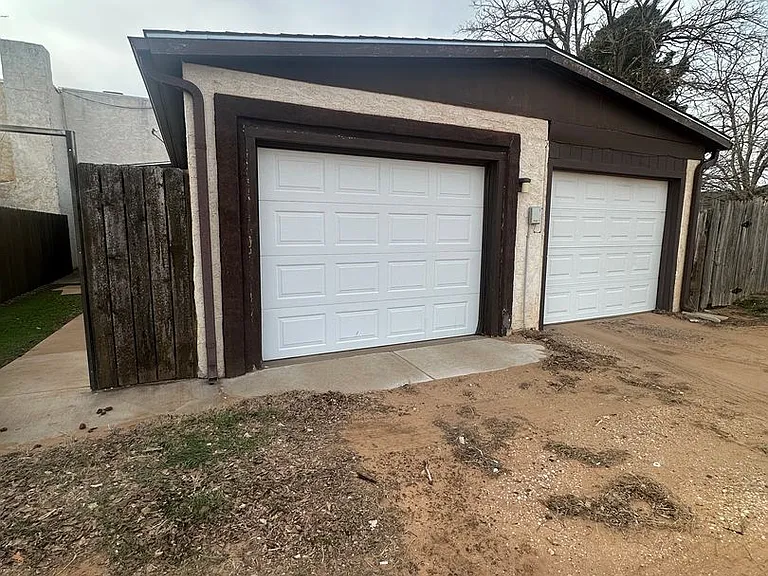 1411 Hickory St — Photo 22