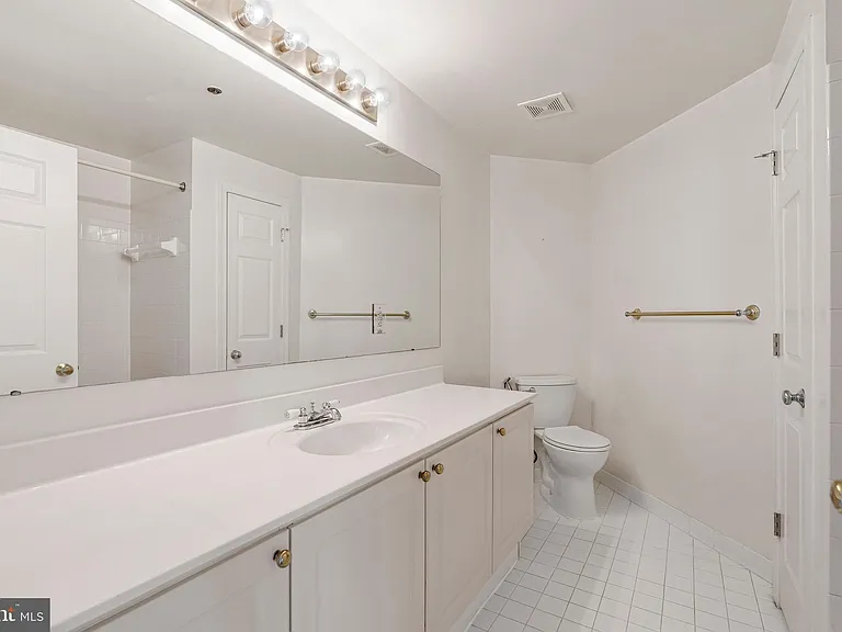 1625 International Dr #321 — Photo 15