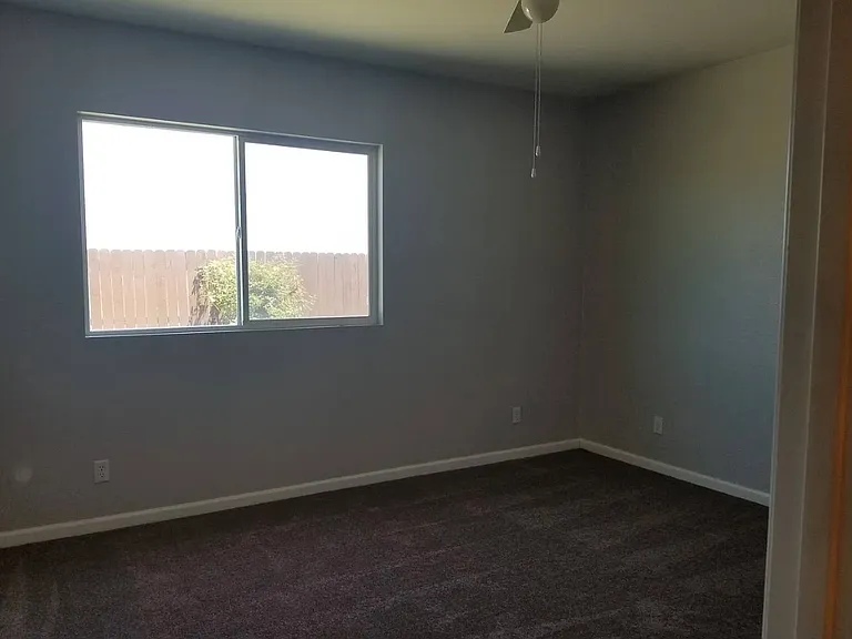 2215 Roberta Ave — Photo 5