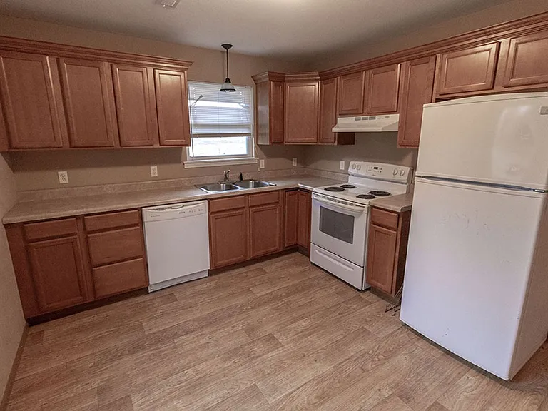 1546 Florence Dr — Photo 7
