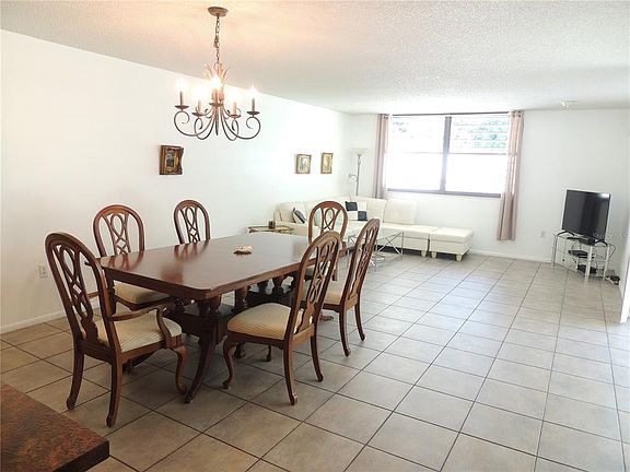 5th image of 324 TIMBERLAKE DRIVE #324