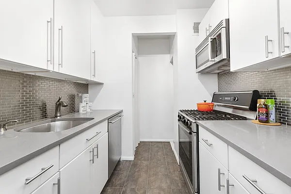 Rented by Compass | media 13