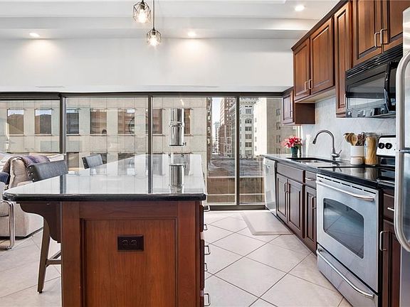 5th image of 1101 Walnut St #707A