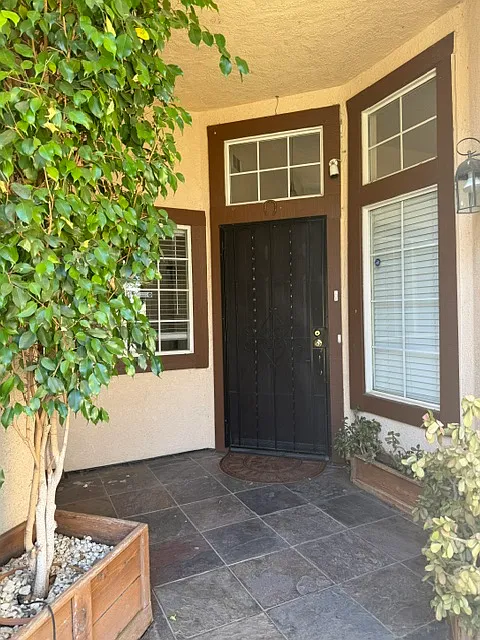 4 bed, 1834 sqft, $2,995 — Photo 2
