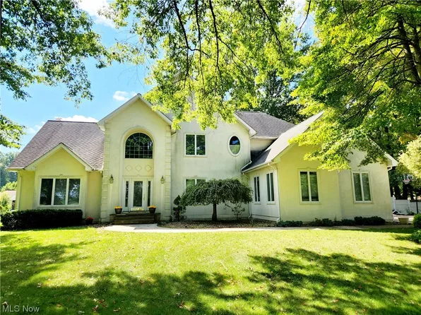 1213 Vine St, Girard, OH 44420