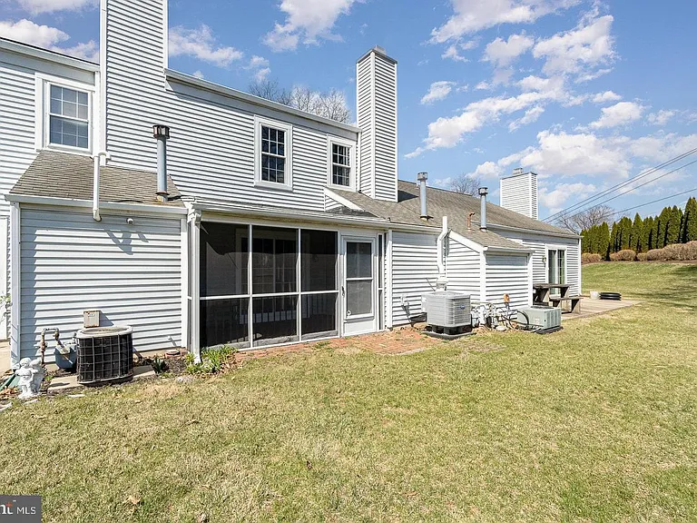 407 Cambridge Ct — Photo 22