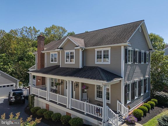 2nd image of 955 Pinehurst Dr