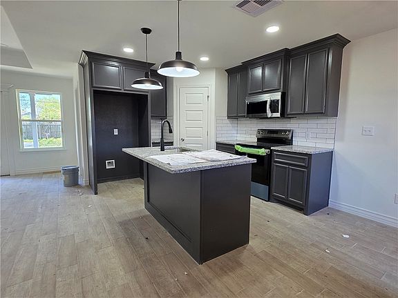 3rd image of 3621 Curtiss Street