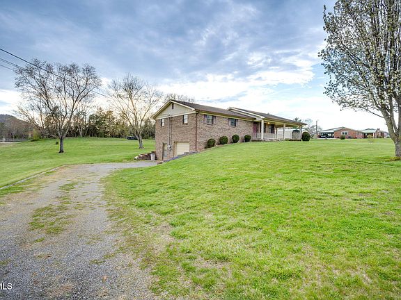 2nd image of 157 Lakeview Cir