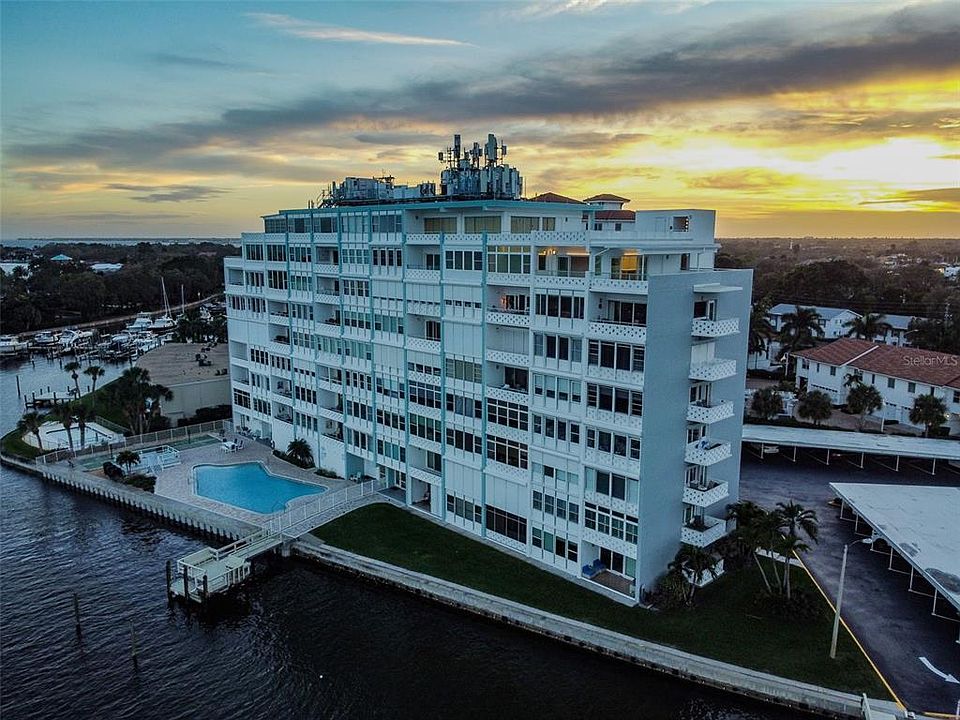 1365 Snell Isle Blvd NE APT 8A, Saint Petersburg, FL 33704 MLS 