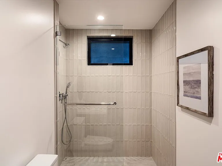 2822 Avenel St — Photo 23