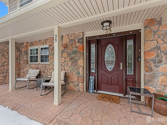 4th image of 39 Dexter Rd