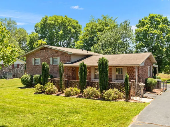 2404 Calloway Cir, Lenoir City, TN 37772