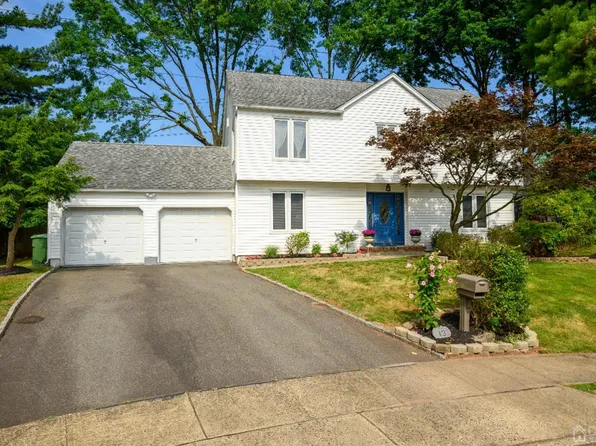 13 Parkwood Ct, Edison, NJ 08837